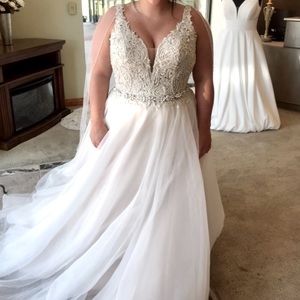 BEAUTIFUL WEDDING DRESS